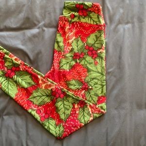 🎄 LuLaRoe Christmas leggings OS (fits 2-10) NWOT